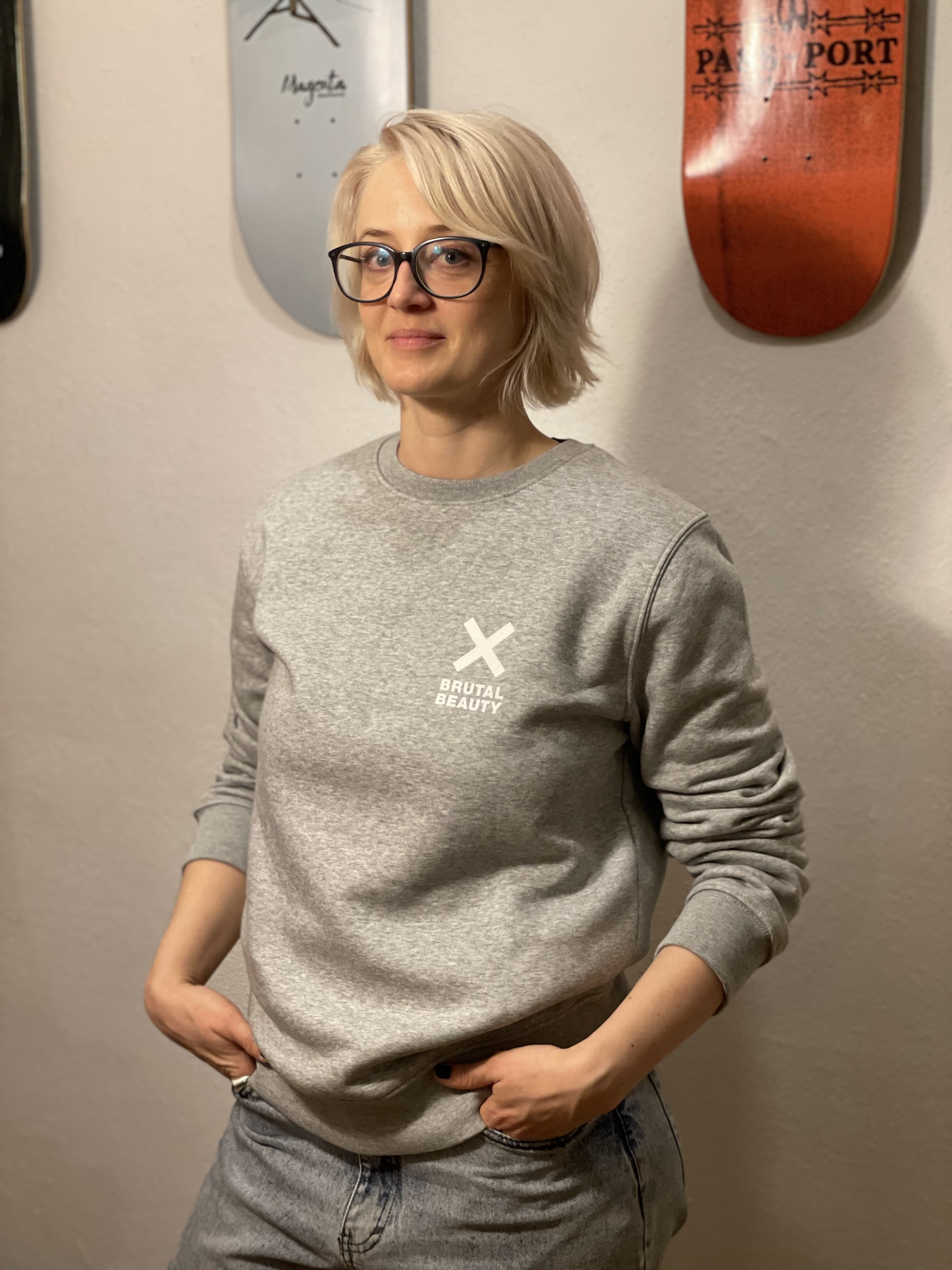 Brutal Beauty sweater Grey